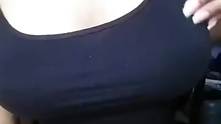 Masajeandome las tetas