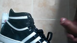 ejaculation dans les adidas dune fille de mon ex sneaker