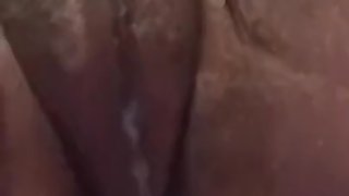 RUBBING MY BLACK PUSSY MASTURBATING (MY FIRST VIDEO)