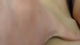 Me manda un vídeo masturbandose