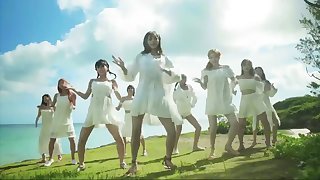 9 GIRLS GET WET ON A BEACH