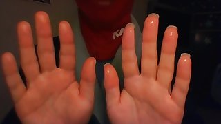 Deborah livecam 22 05 17 suce ses doigts aux ongles longs ronge les courts