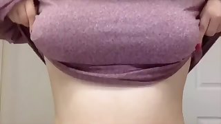Hot Teen Sends Her Boyfriend A Titty Drop