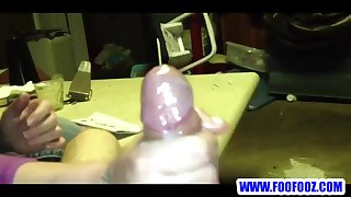 Blonde branle jusqu'à faire gicler