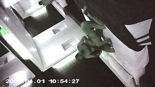 CHUPANDO Y COJIENDO PUTITA