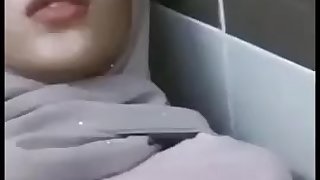 Skandal Mahasiswi Jilbab Pink Main di WC