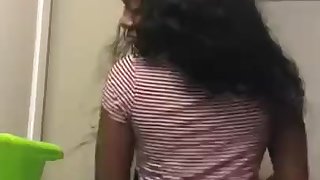 IG hoe bglyeriee twerking in a dress