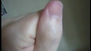 Female hand and nails fetish fille se ronge les ongles et suce son pouce