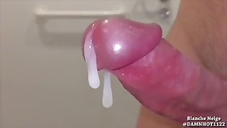 Perfect massive cumshot with seduicing moaning