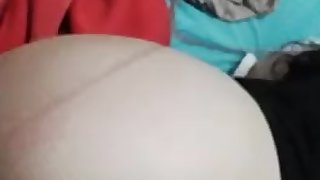 Essa cadela adora uns bons tapas no rabo.