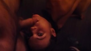 Grosse salope française suce à 4 pattes et montre son sublime cul