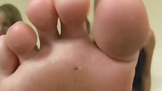 Axelle's mirrored feet