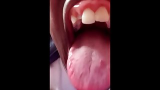 BIG TONGUE (WIDE!) SMALL MOUTH